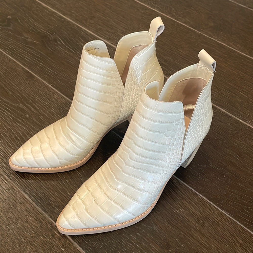 Dolce Vita women’s booties-Never worn-Size 8